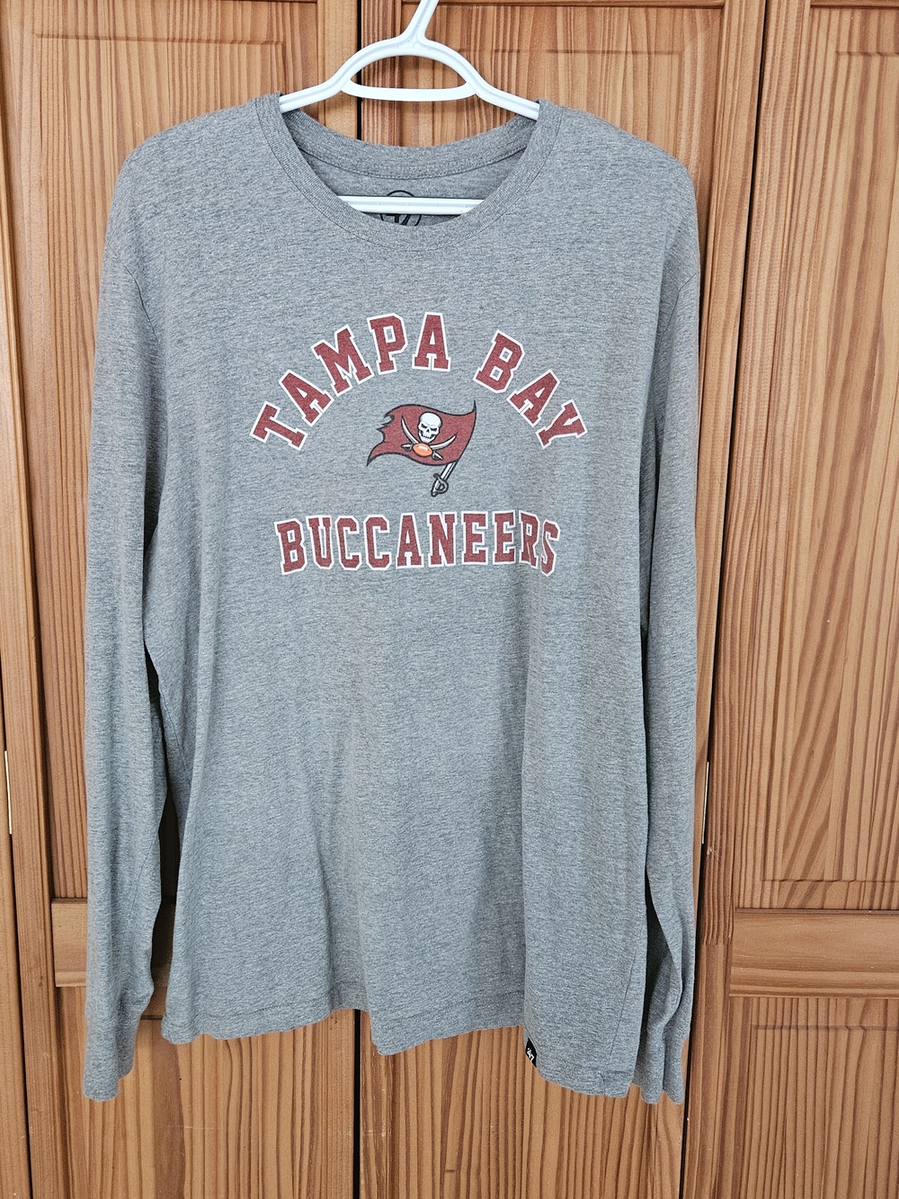 47 Brand Tampa Bay Buccaneers Gray Long Sleeve Tee